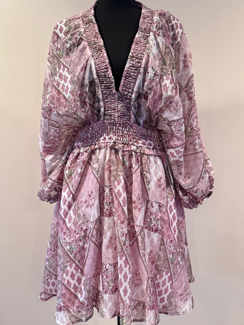 Mellóday Bohemian Smocked Waist V-Neck Floral Puffed Sleeved Dress in Dusty Rose